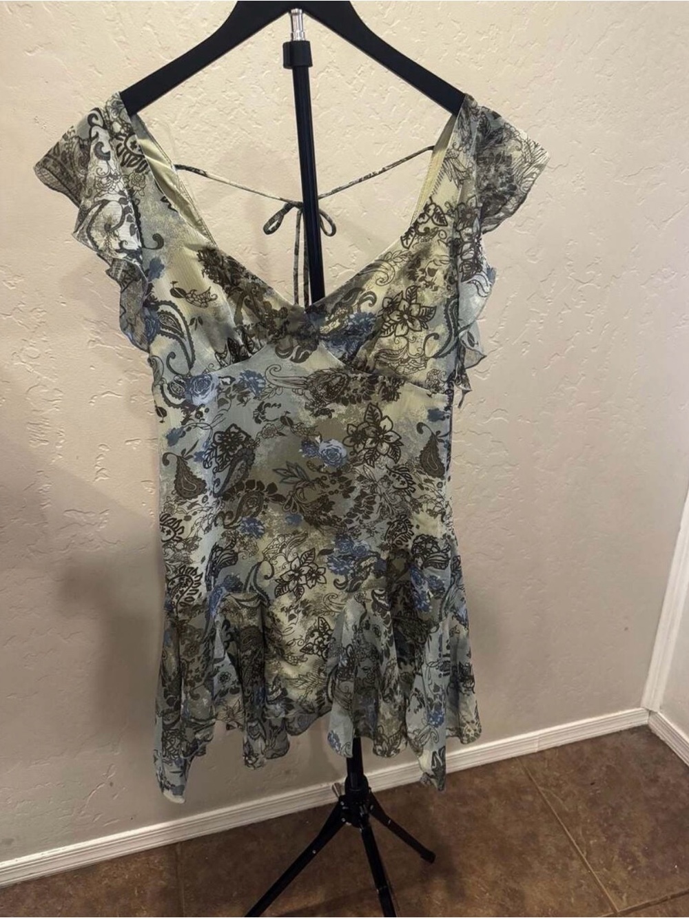 Floral V-Neck Ruffle Camisole Dress in Light Green